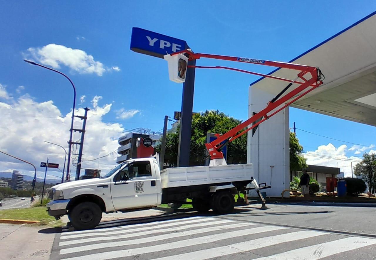Montaje de Cartelería y Fachadas